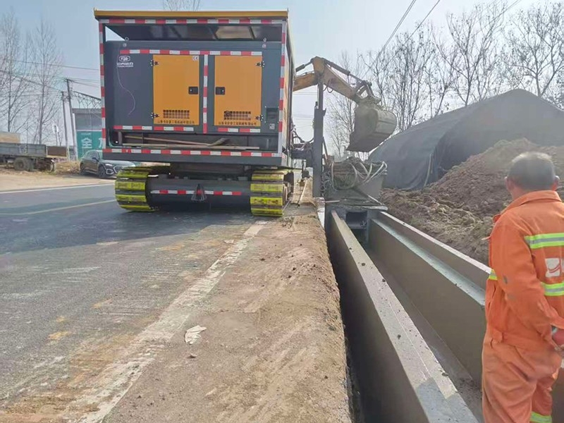 道路两侧水沟滑?；方ㄉ栊侍嵘暮诵淖氨? /></a>
	</div>
    <div   id=