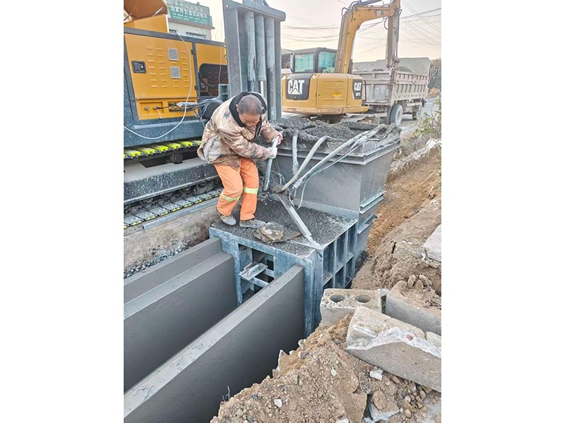 未来趋势：智能化、绿色化引领道路两侧水沟滑模机发展